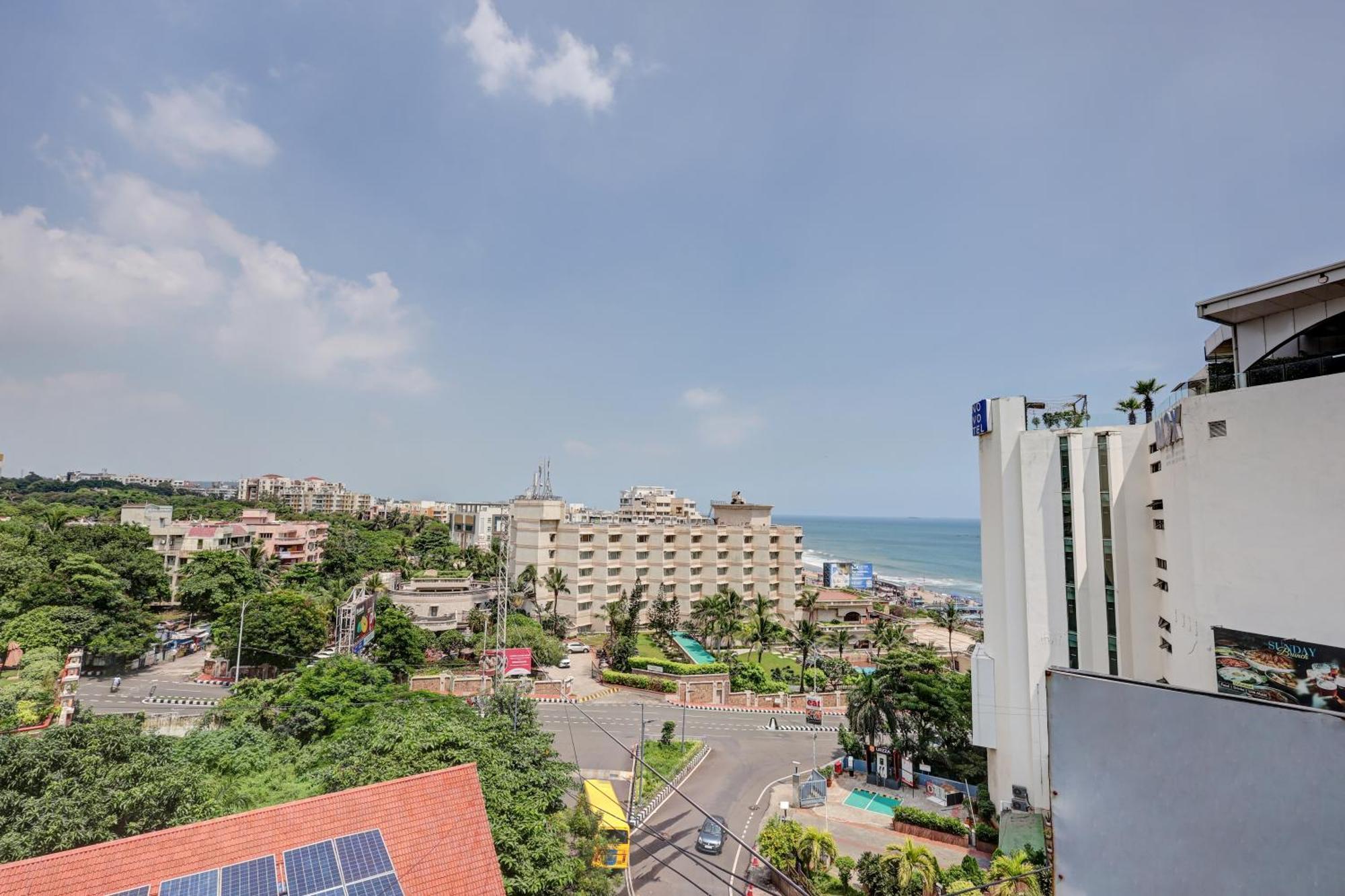 Hotel Treebo Blak & Wite Rk Beach à Visakhapatnam Extérieur photo